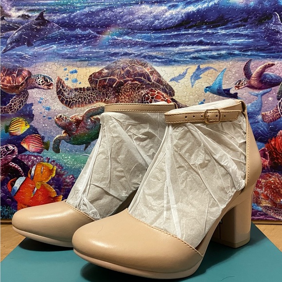 Pashion Footwear convertible heels. Size 5 - Picture 3 of 11